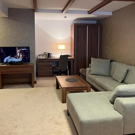 B137 & B027 - Vucko 4*